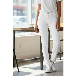 EUC YMI Wanna Betta Butt? White Jeans - Size 5